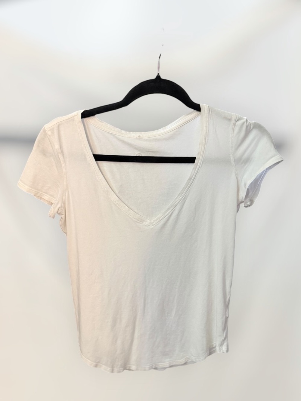 Lululemon white V-neck Cotton T-shirt